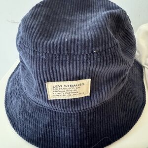 One size. All four hats